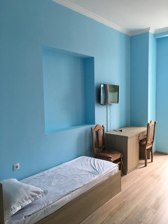 Kmg Hotel Khashuri Екстериор снимка