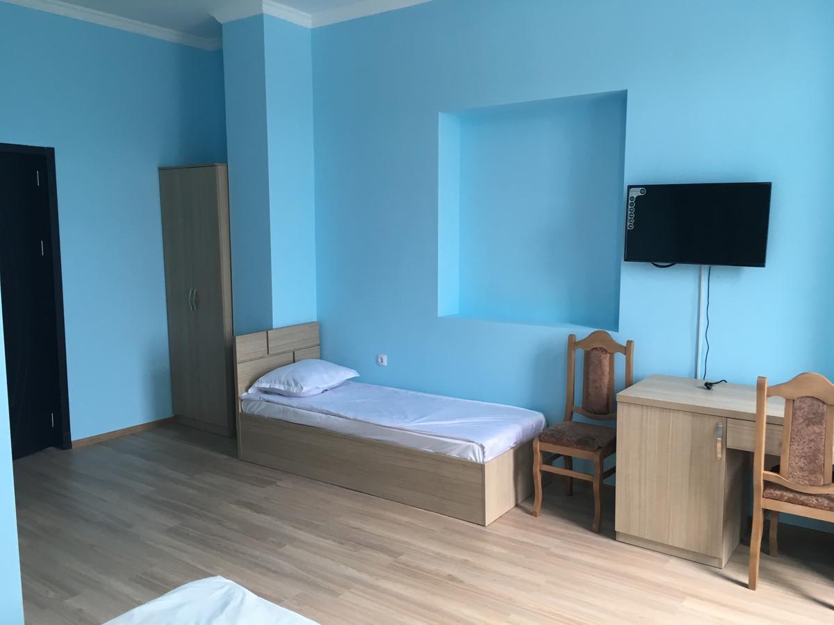 Kmg Hotel Khashuri Екстериор снимка