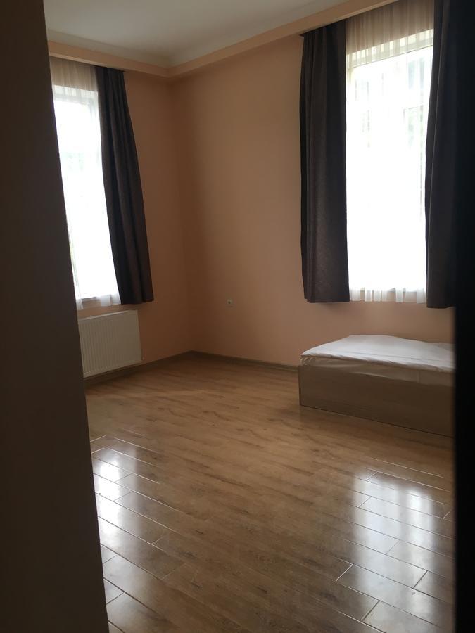 Kmg Hotel Khashuri Екстериор снимка