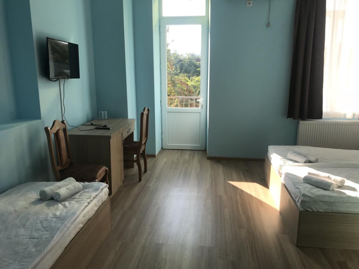 Kmg Hotel Khashuri Екстериор снимка